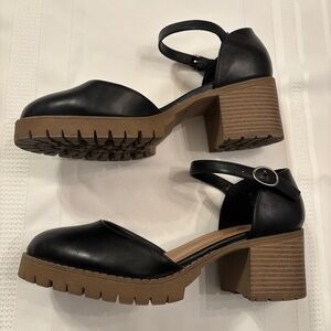 Arizona Jean Company Black and Brown Chunky Heels